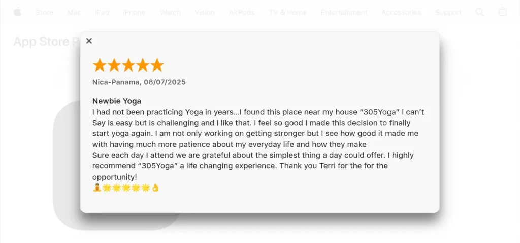 Detailed user review of the Momence app with five-star rating